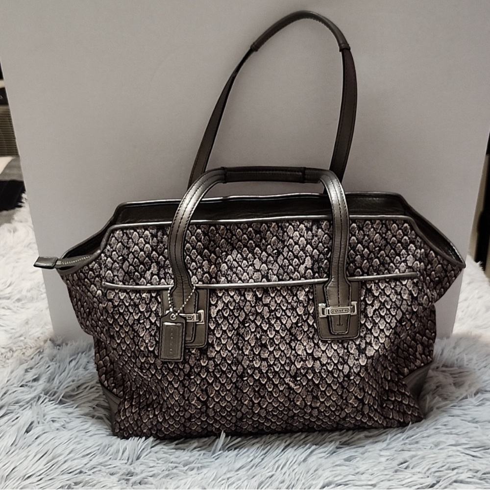 EUC Coach snake print bag with dust bag barely used - Picture 1 of 15